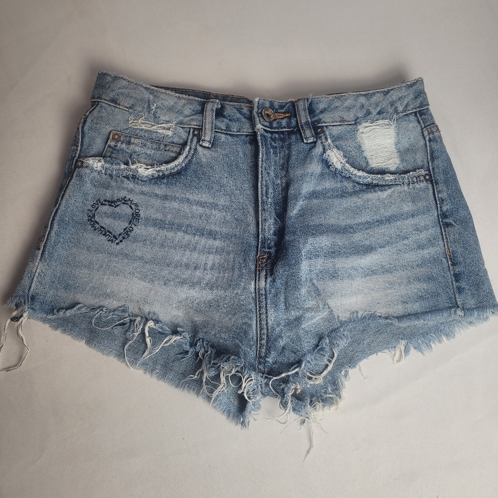 Zara Lightwash Distressed Denim Shorts High Rise Embroidered Size 6